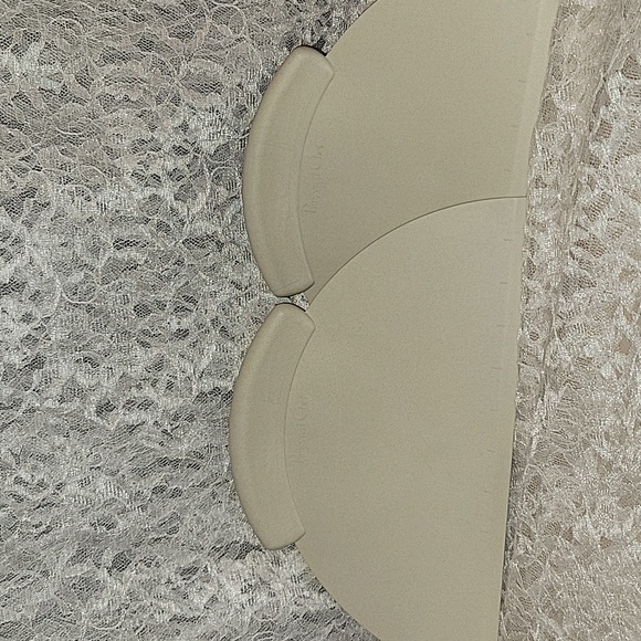 Pampered Chef: Lift and Serve Dough Lifter Scraper - Picture 1 of 5